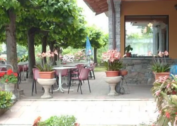 La Capannina Hotel Massino Visconti